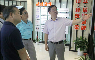 香港路政署指挥长卜国明先生一行莅临公司考察交流