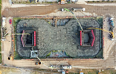 二航造！世界最大跨度三塔斜拉桥南主塔承台浇筑完成