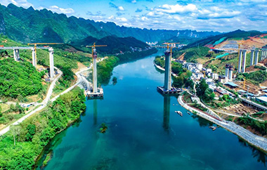 二航造！广西天巴高速红水河特大桥双主墩封顶