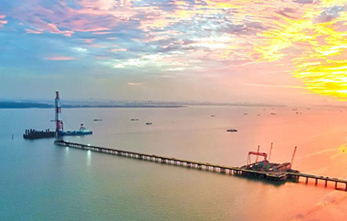 二航造！江苏张靖皋长江大桥完成水上钢护筒施工